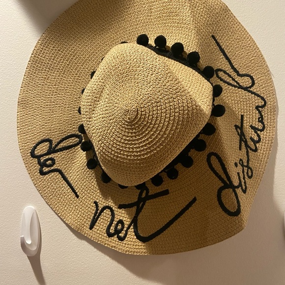 "Do Not Disturb" Straw Sun Hat - Picture 2 of 2